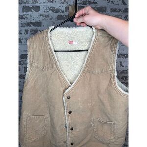 Levi’s | women vintage Sherpa lined corduroy vest